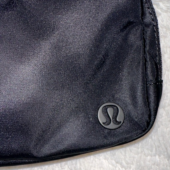 Lululemon NWT Everywhere Belt Bag Pride 1L - Picture 4 of 10